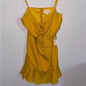 NWT- L’ATISTE by Amy Women’s Mustard Tie Knot Mini Dress Size M